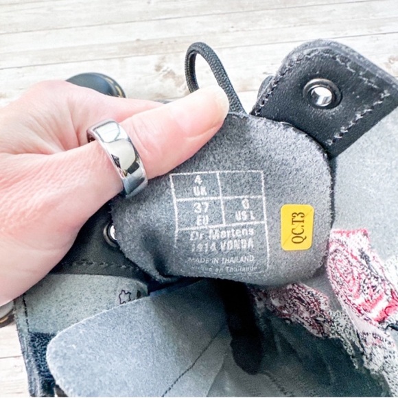 NEW Dr Martens 1914 Vonda Leather Mid Calf Boots
Black Softy T Floral Size 6 - Picture 12 of 15
